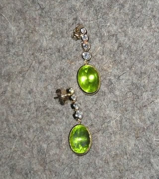 WSTNR20131: Peridots, Diamonds, White Gold 750