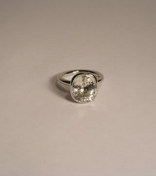 WSTNR20102: White Sapphire, White Gold 750