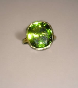 WSTNR20108: Peridot, Yellow Gold 750